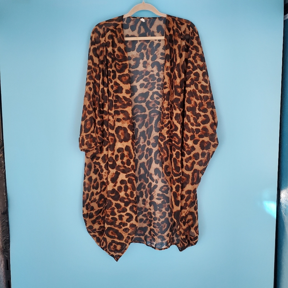L Love Size 1X Cheetah Sheer Shawl - Picture 1 of 6